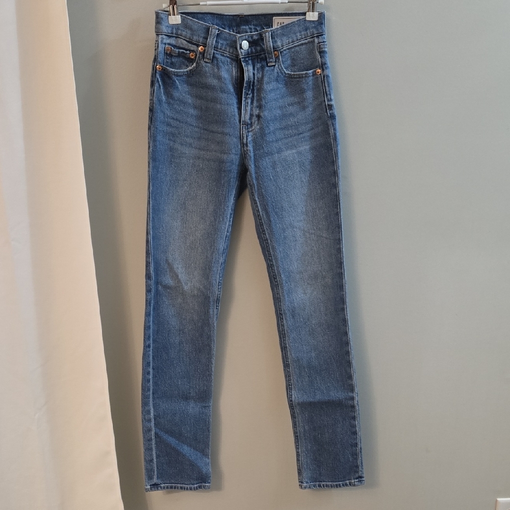 NWOT Gap Women's Straight Leg Blue Jeans